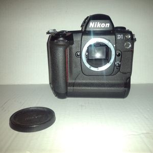 Nikon D1 DSLR pro camera